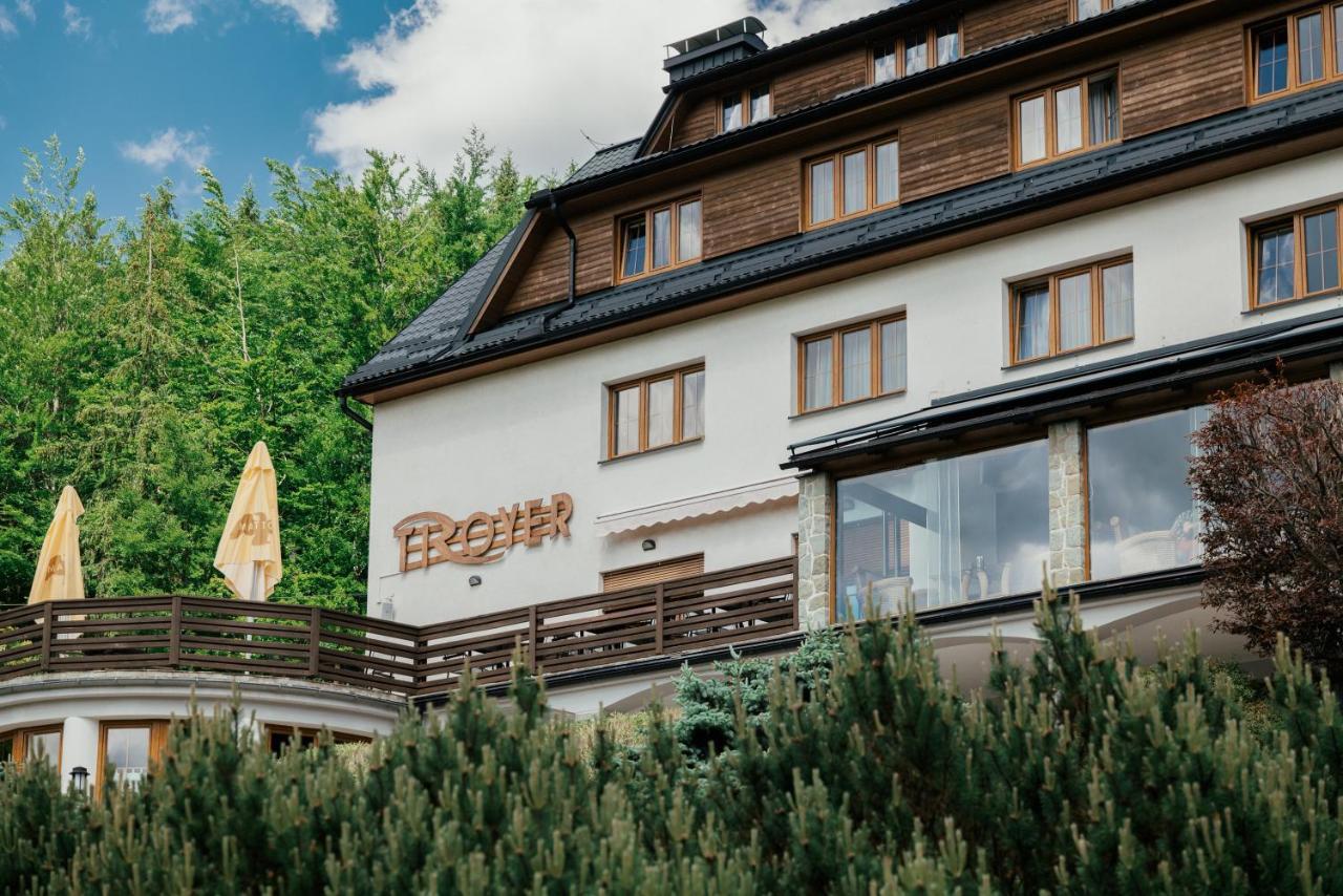 Hotel Troyer โตรยาโนวิตเซ ภายนอก รูปภาพ